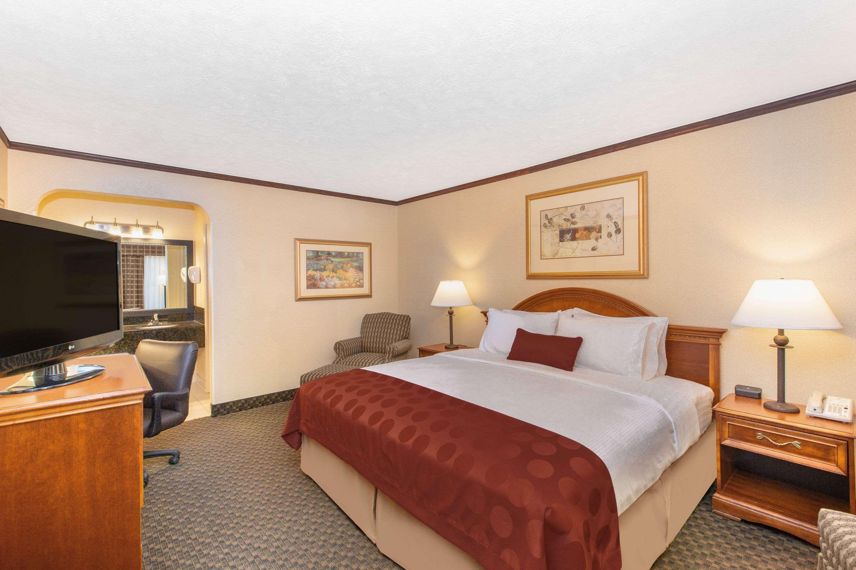 Ramada By Wyndham Midtown Grand Island Hotel Eksteriør billede