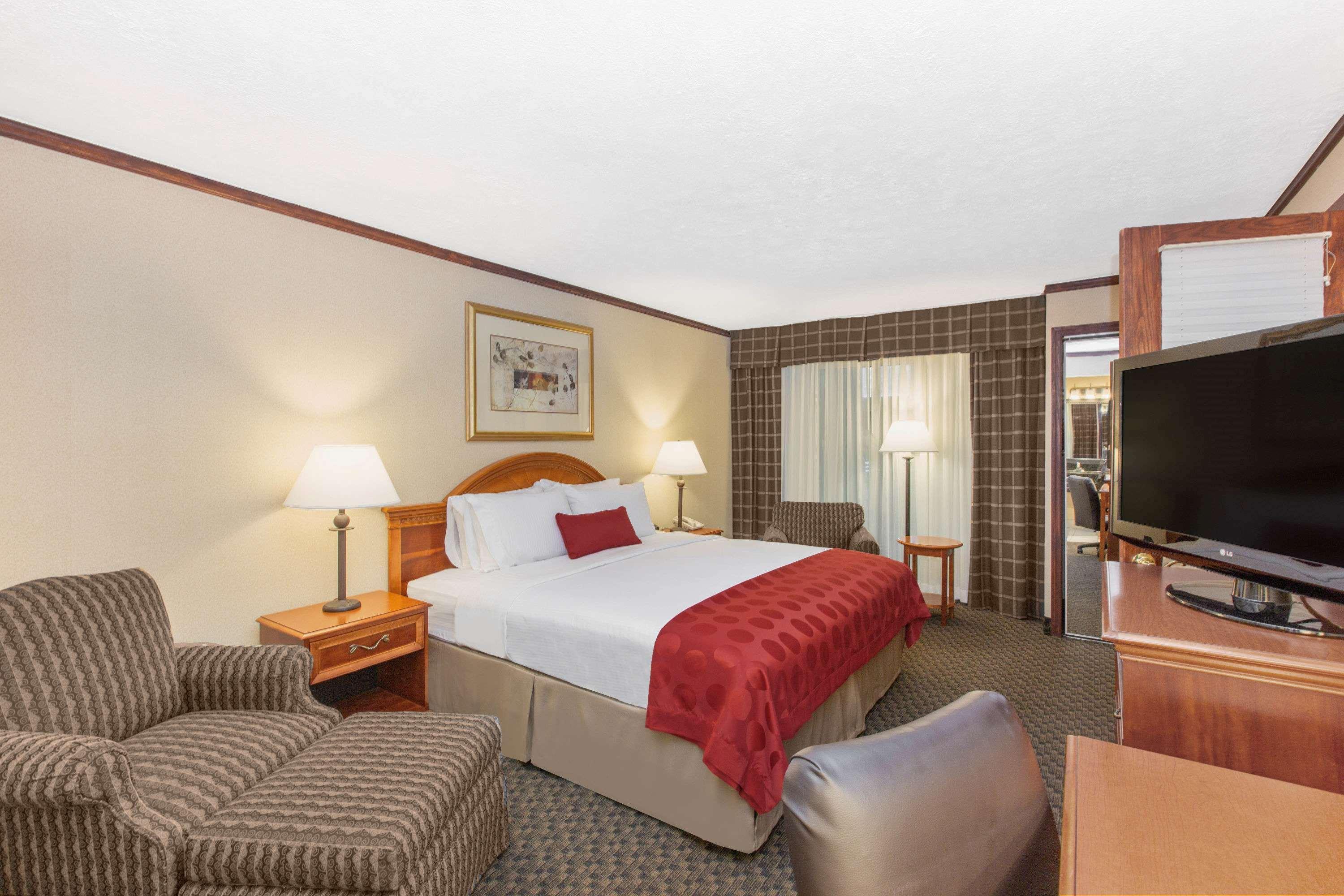 Ramada By Wyndham Midtown Grand Island Hotel Eksteriør billede