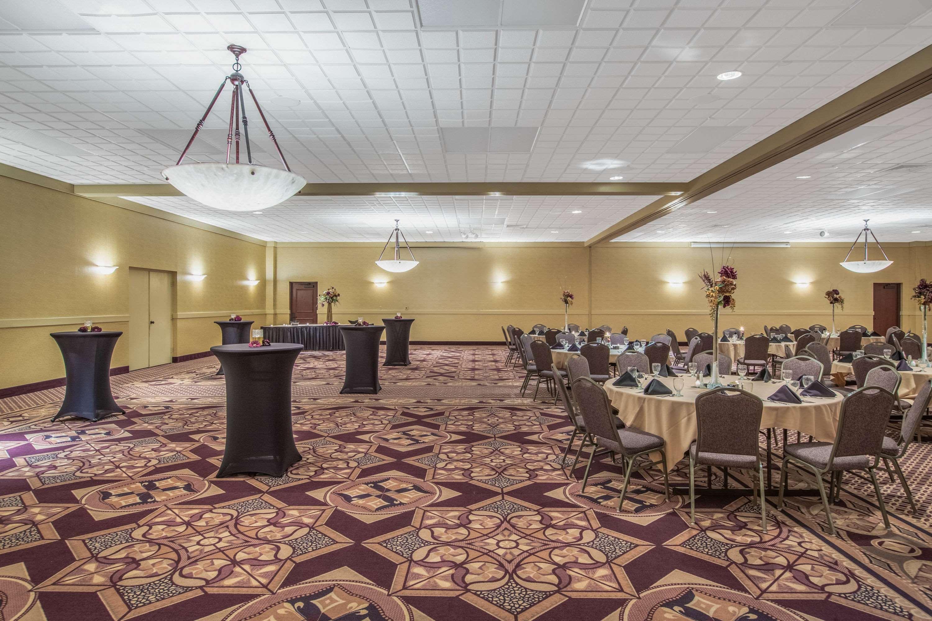 Ramada By Wyndham Midtown Grand Island Hotel Eksteriør billede