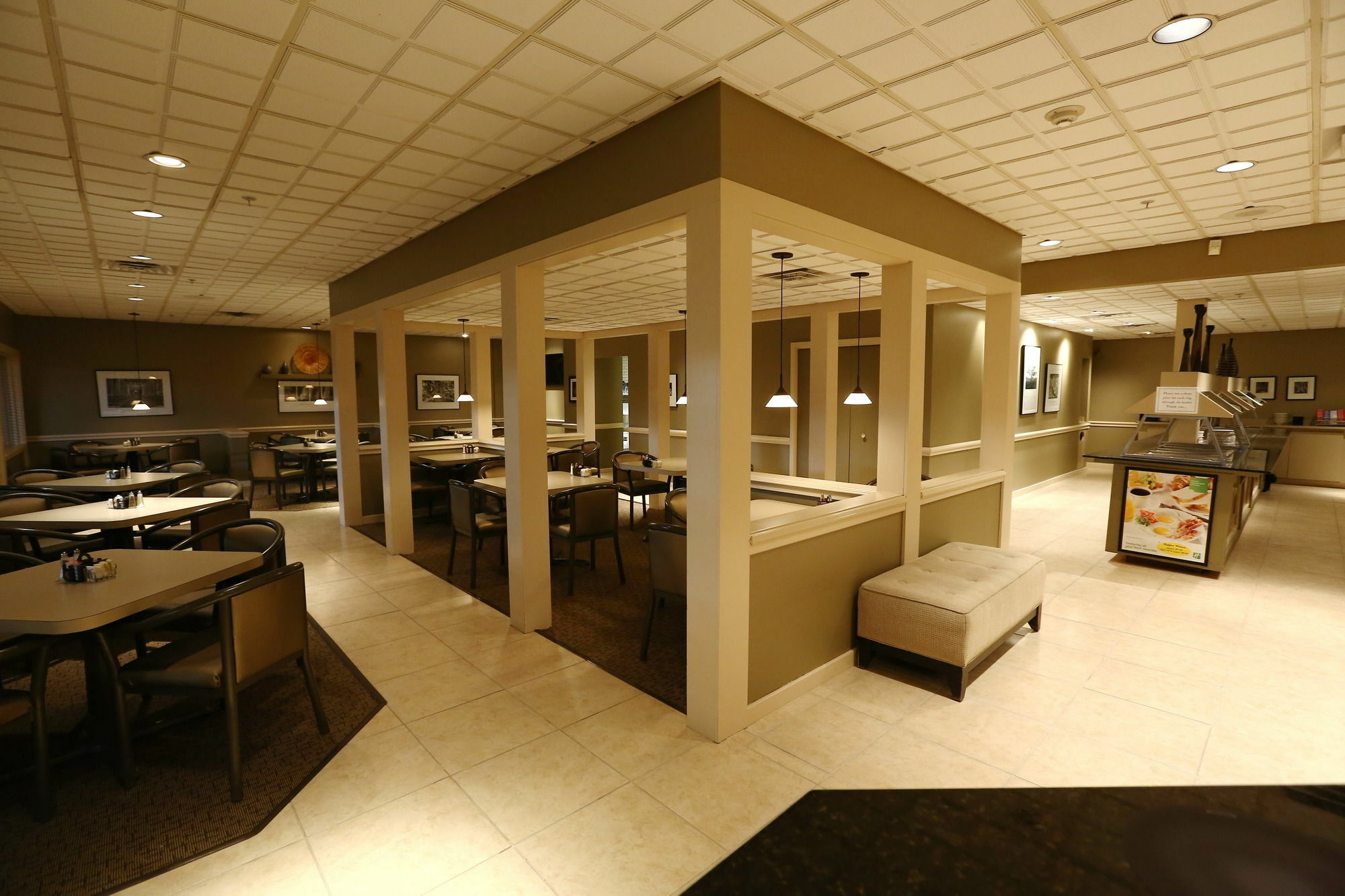 Ramada By Wyndham Midtown Grand Island Hotel Eksteriør billede